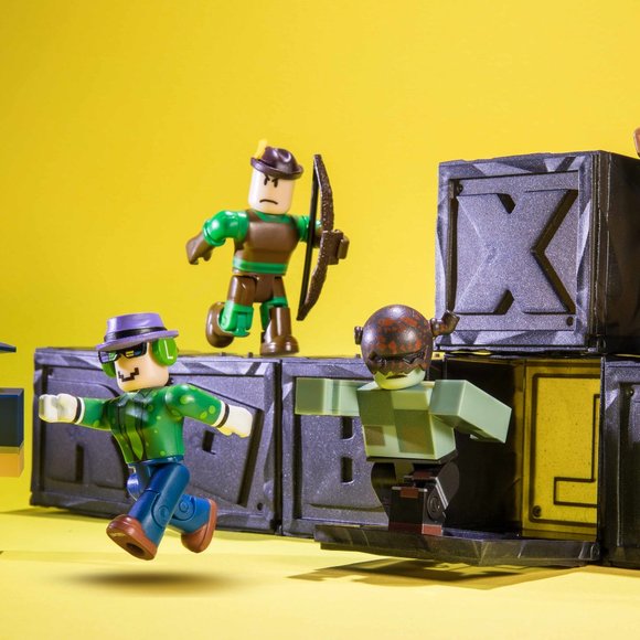 ROBLOX Action Collection Series 9 Celebrity Mystery Blind Black Box Cube 3 PK - Picture 9 of 16